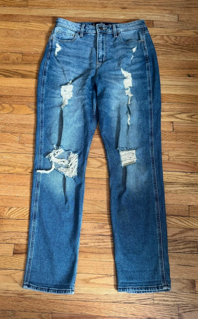 Hollister Ultra High-Rise Mom Jean